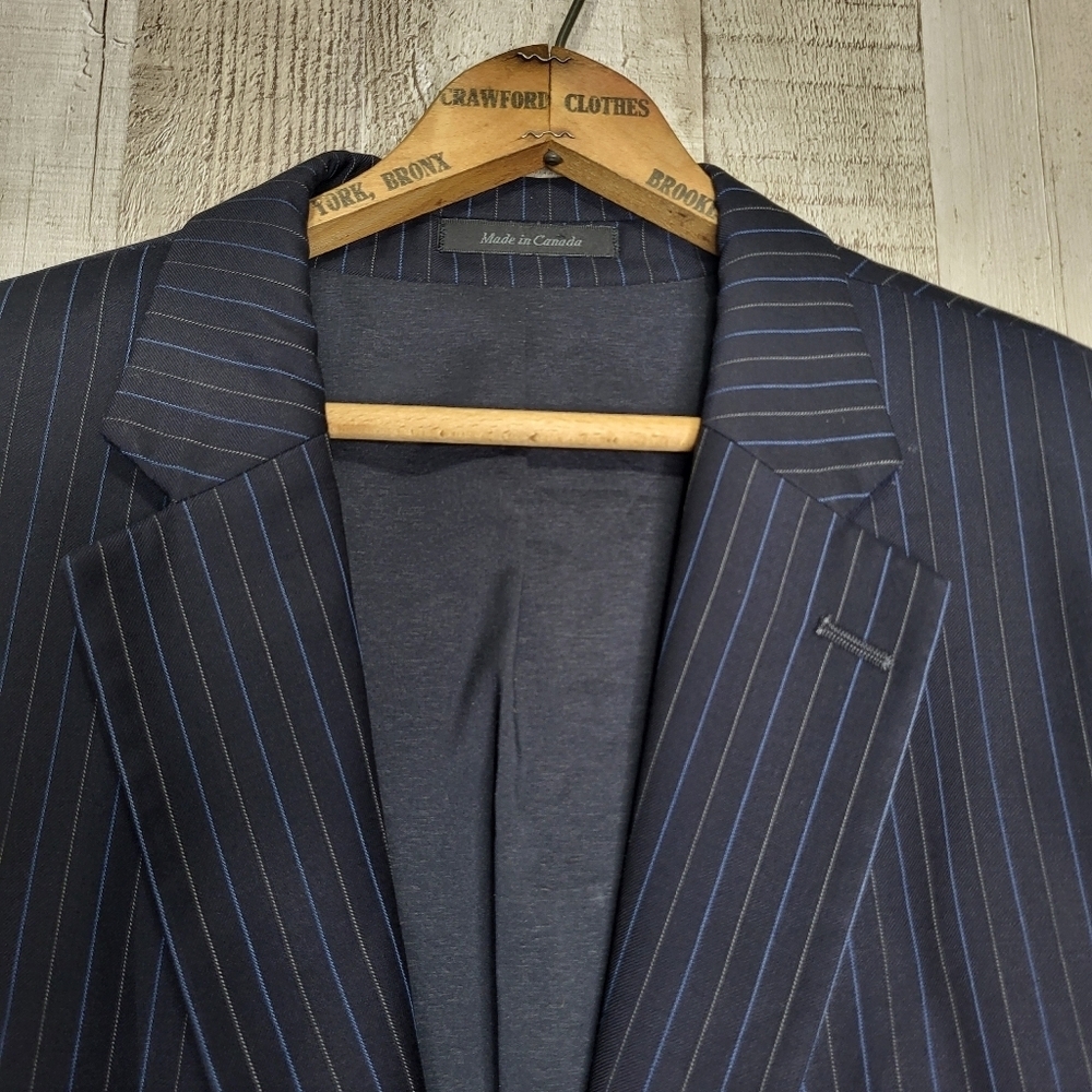 Lauren Ralph Lauren Dark Blue Striped Blazer. 44R - Picture 2 of 11